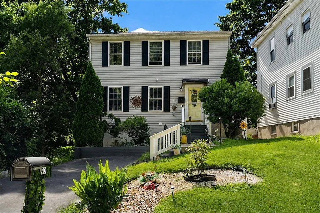 3 bed, 1.5 bath, 1352 sqft, $3,500 — Photo 1