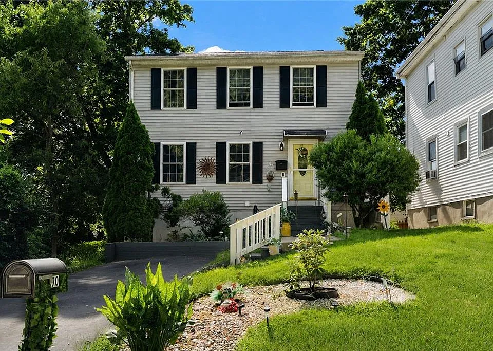 90 Rowley St