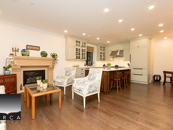 3rd image of 445 Southborough Dr
