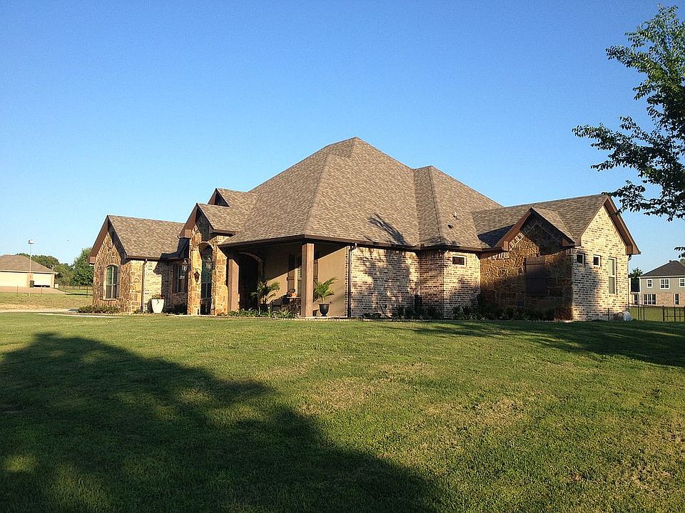 2nd image of 11950 Yarbrough Ln