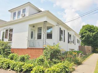 16 Livesey Pkwy, Fairhaven, MA 02719