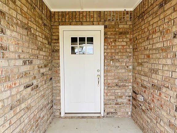 2nd image of 4101 Palmetto Trl