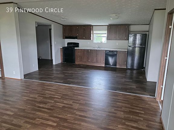 2nd image of 39 Pinewood Cir