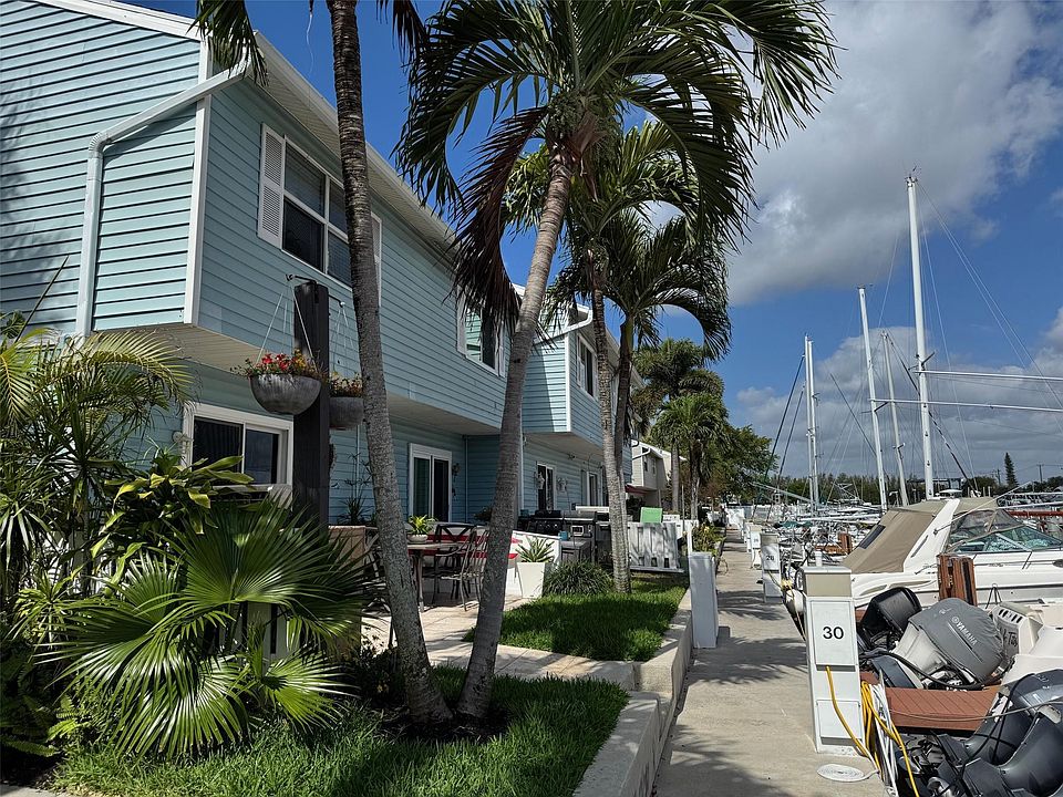 1st image of 2559 NE 15th Street