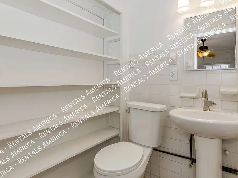 1119 E Silver St — Photo 16