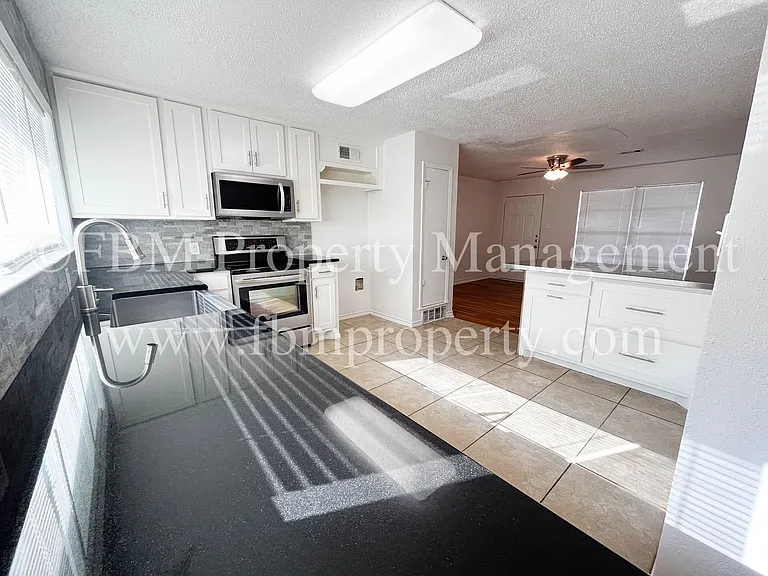 1408 Nichols St — Photo 8