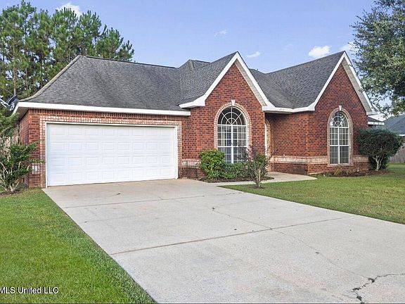 2nd image of 2933 Village Cir