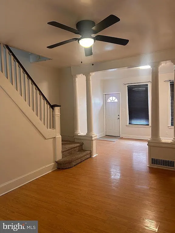2 bed, 1.5 bath, 878 sqft, $1,300 — Photo 3