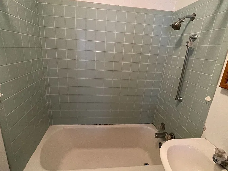 1111 Seminary Ave — Photo 17