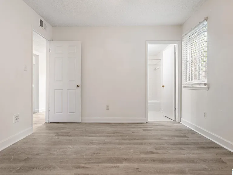 2409 Arlington Cres #D — Photo 23