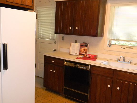 4th image of 8651 Karlov Ave