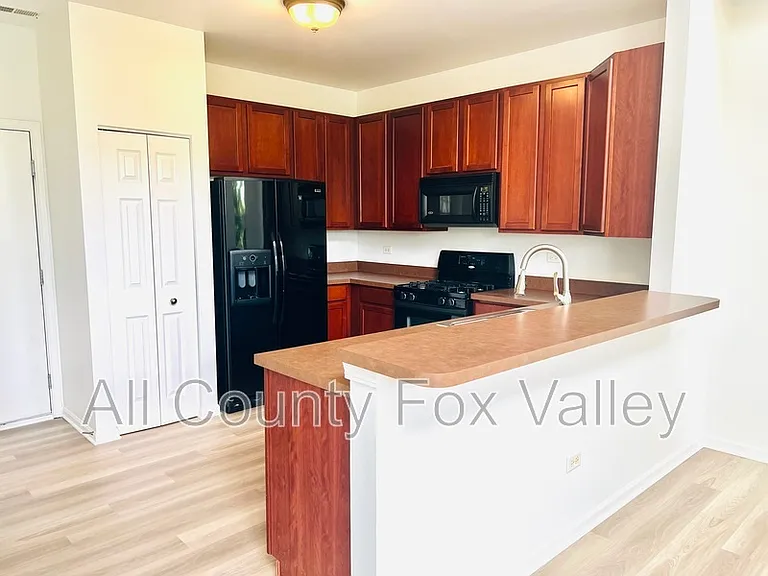 503 S Lakeside Ct — Photo 4