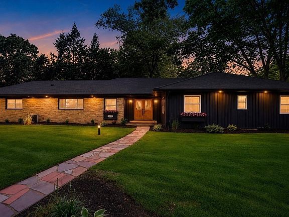 2nd image of 127 Magnolia Cir
