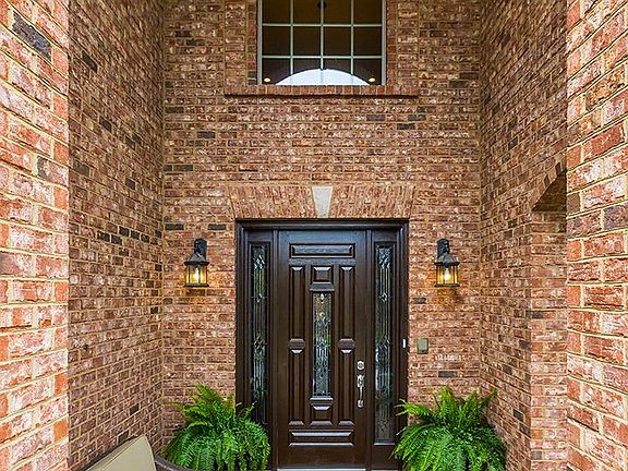 3rd image of 2212 Savannah Ln
