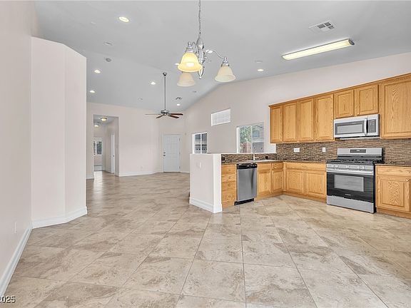 5th image of 329 Gemstone Hill Ave