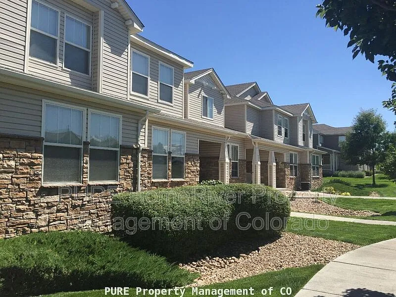 2 bed, 2.5 bath, 1329 sqft, $2,150 — Photo 1