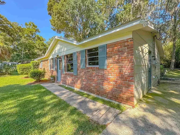 2034 Harriet Dr — Photo 43