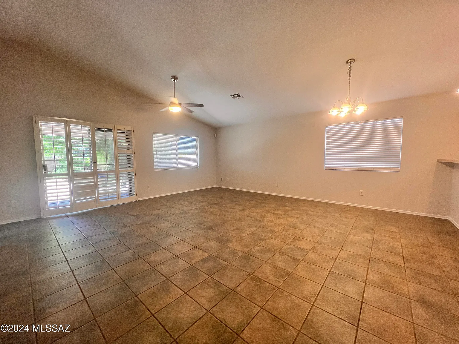 3 bed, 2.0 bath, 1715 sqft, $1,999 — Photo 4