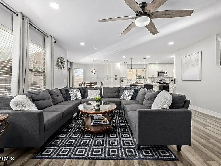 10617 W Daley Ln — Photo 8
