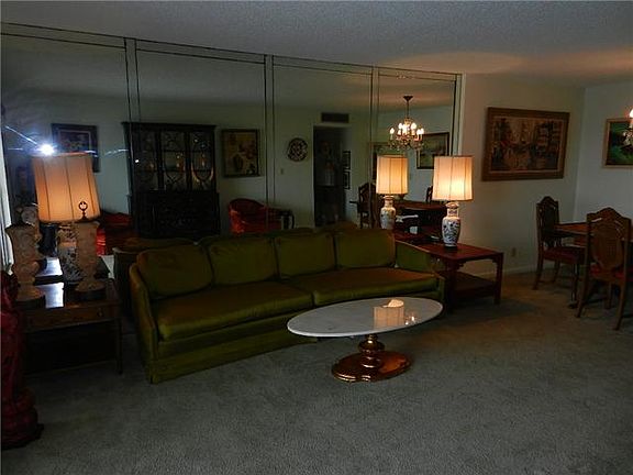 5th image of 131 SE 3rd Ave APT 605