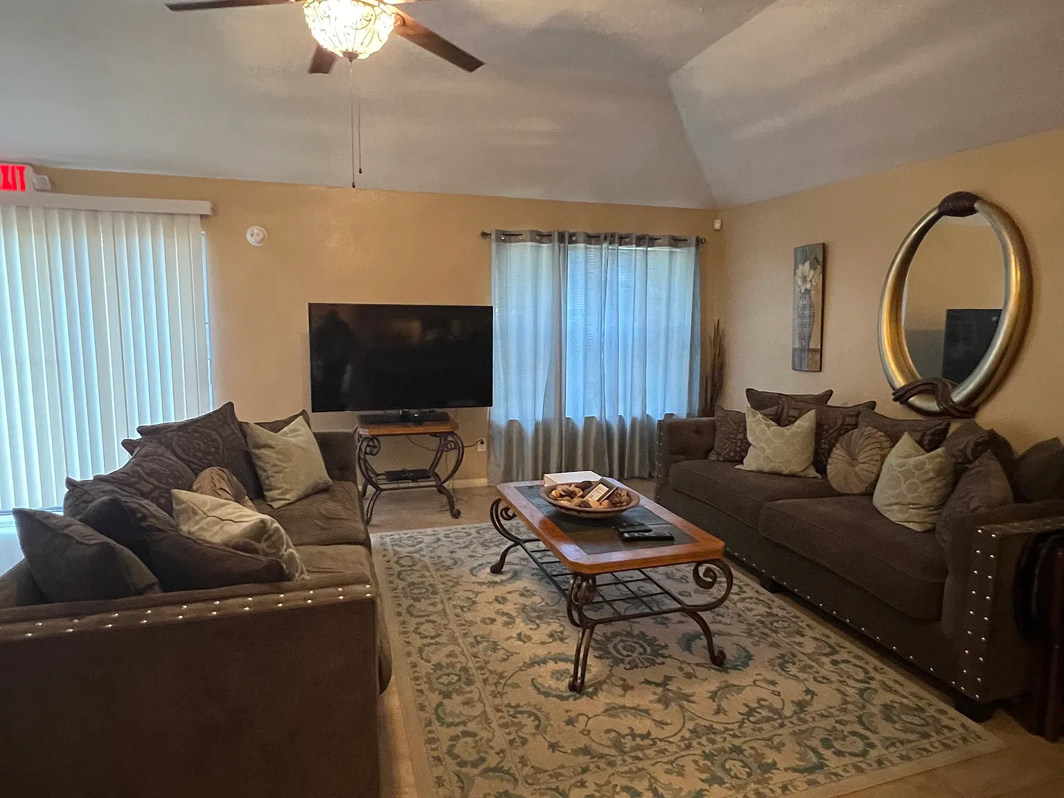 3 bed, 1704 sqft, $2,000 — Photo 3