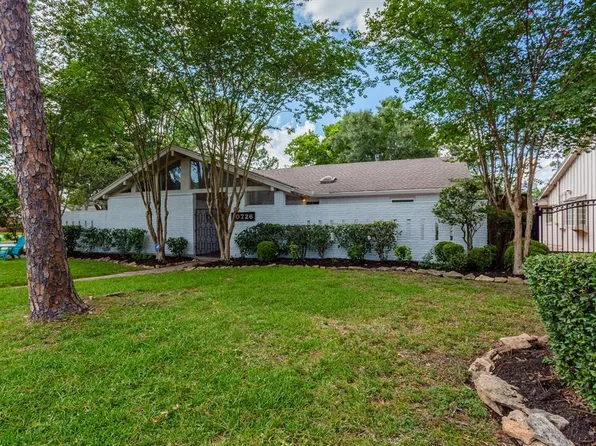 10726 Del Monte Dr, Houston, TX 77042