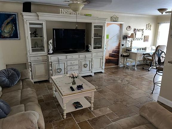 3rd image of 2130 E Vina Del Mar Blvd