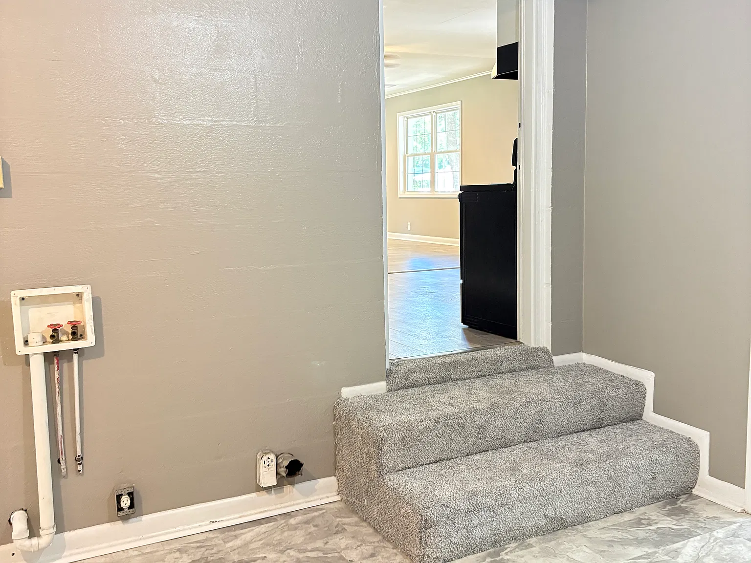 727 Levee Dr — Photo 3