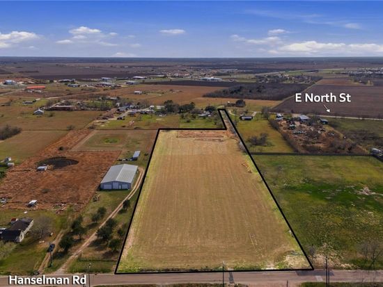 4107 Hanselman Rd, Victoria, TX 77901