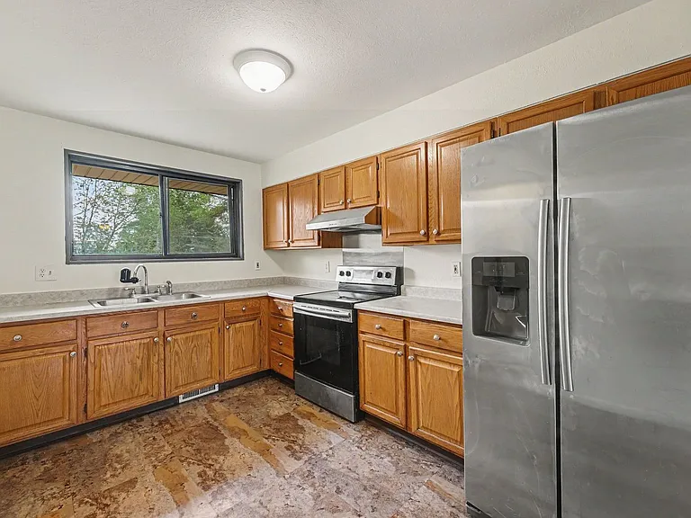 76 Newland Ct — Photo 8