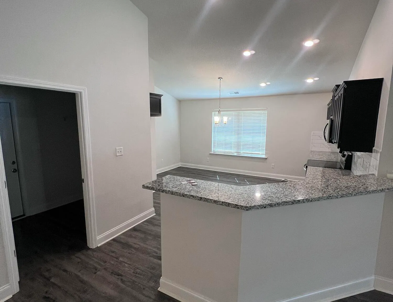 4 bed, 2.0 bath, 2218 sqft, $2,400 — Photo 4