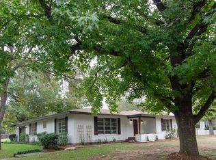 811 N Avenue C, Elgin, TX 78621