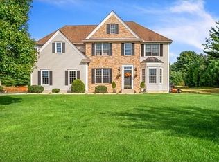 8 Cloverhill Rd, Belchertown, MA 01007