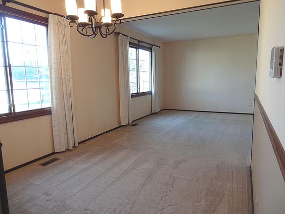 4th image of 721 Sand Creek Dr