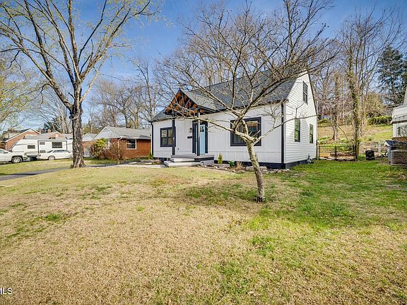 3rd image of 1142 Catawba St