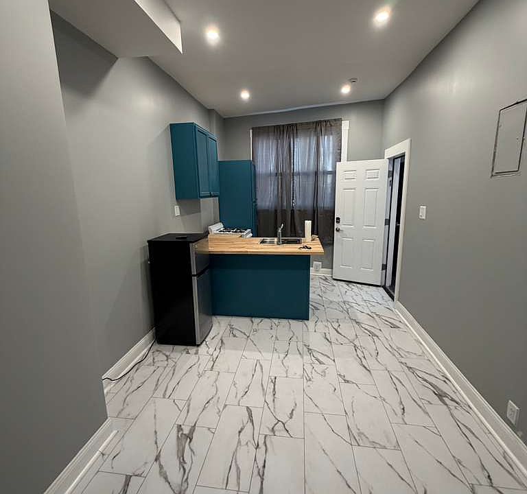 1st image of 1715 Hatteras St APT 1
