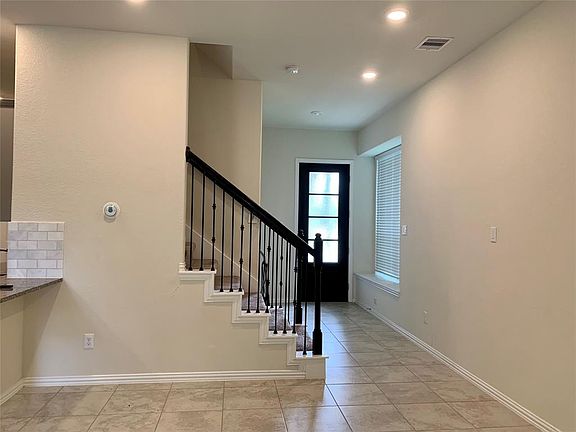 3rd image of 711 Embercove Dr