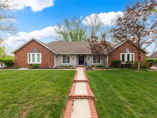 8409 Ensley Pl, Leawood, KS 66206
