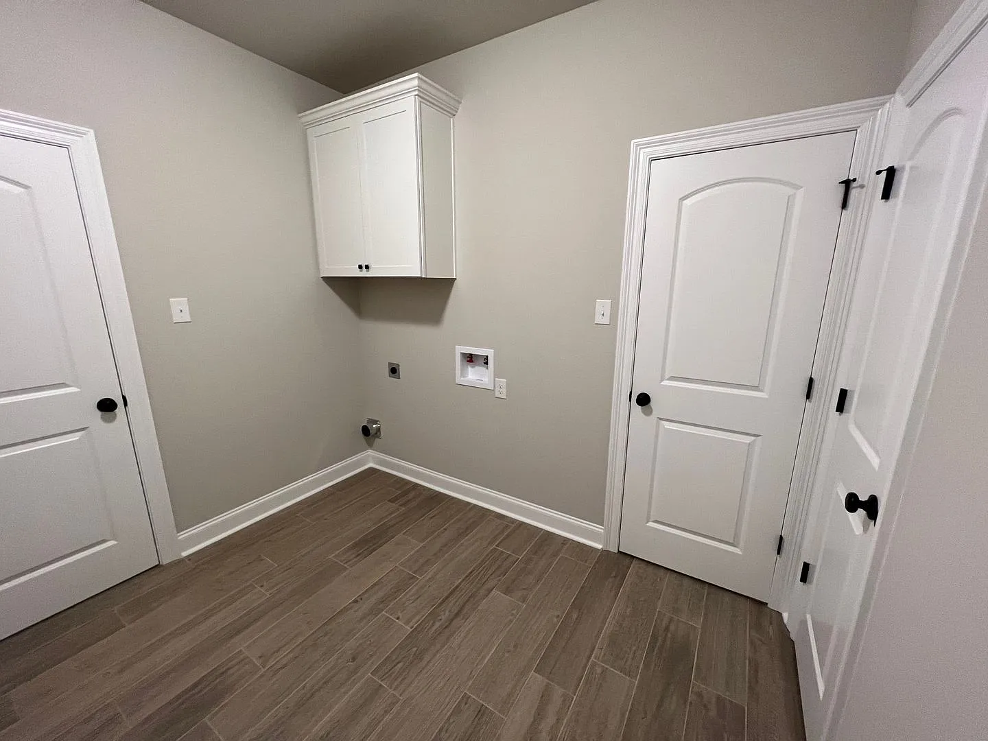 Stunning 4 Bedroom Home in Jamestown Crossing — Photo 4