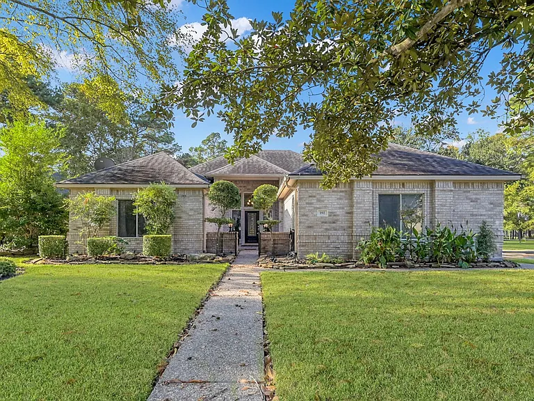 192 Monterrey Rd W — Photo 1