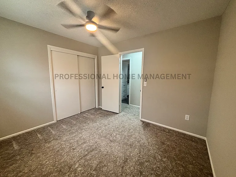 430 N Reno Ave — Photo 9