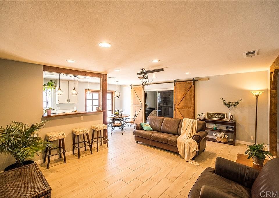 1st image of 626 Elaine Ave