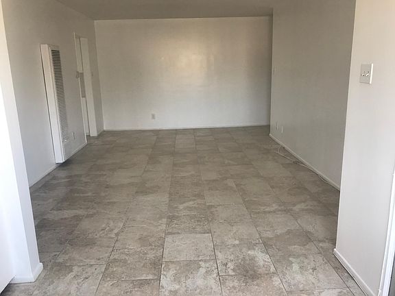4th image of 1308 Ocean Park Blvd APT 12