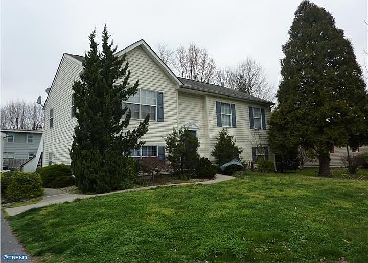 1st image of 729 Ellen Dr