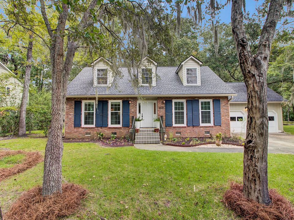 1st image of 323 Shaftesbury Ln