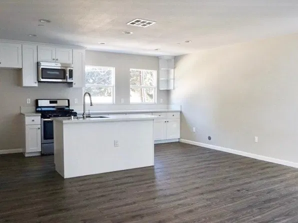 105 W Valencia Dr, Fullerton, CA 92832