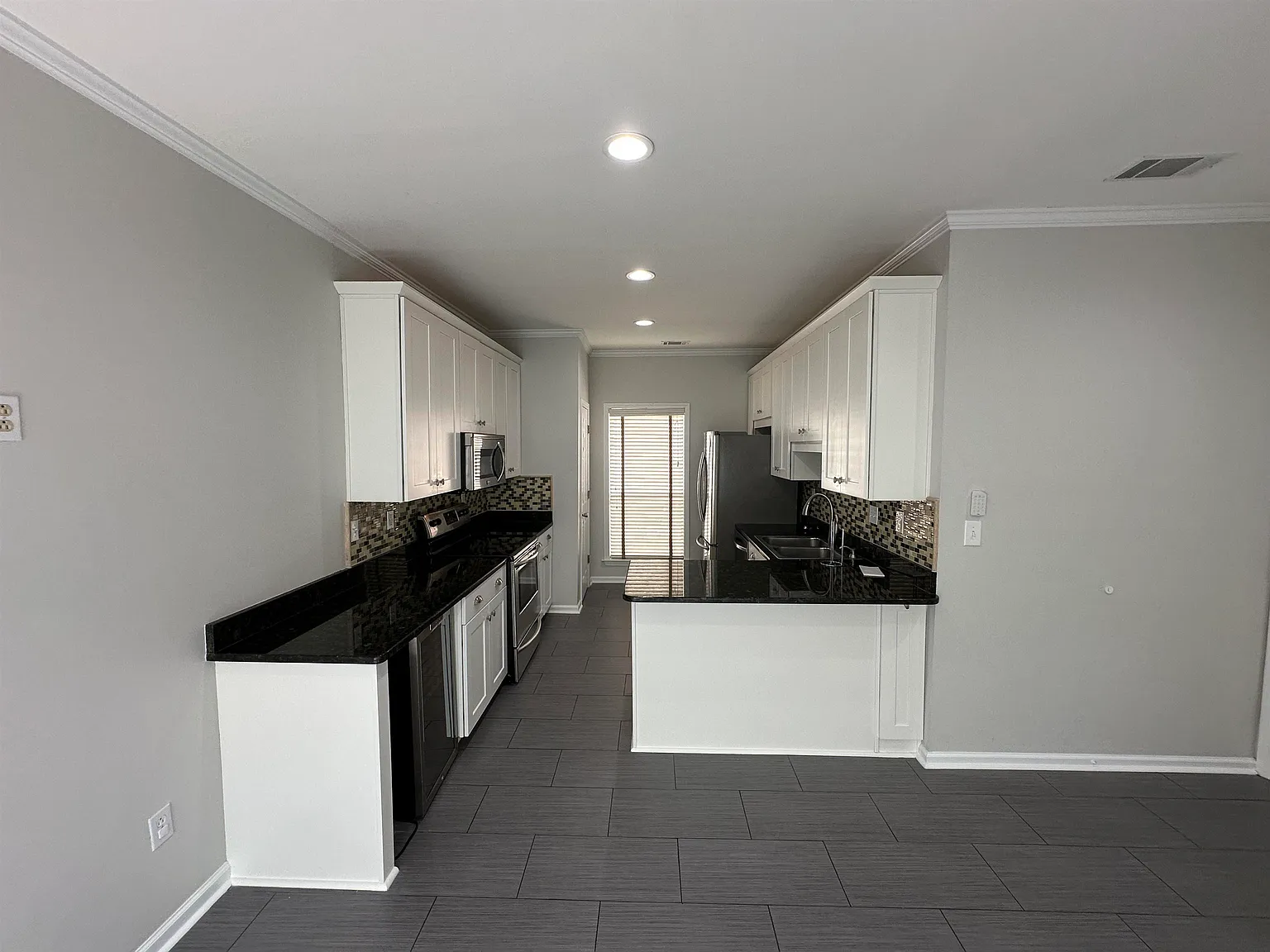 3 bed, 2.5 bath, 1755 sqft, $2,595 — Photo 4