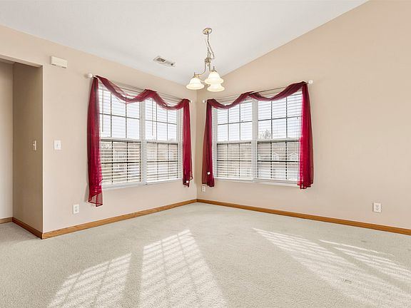 3rd image of 5048 Diane Ct