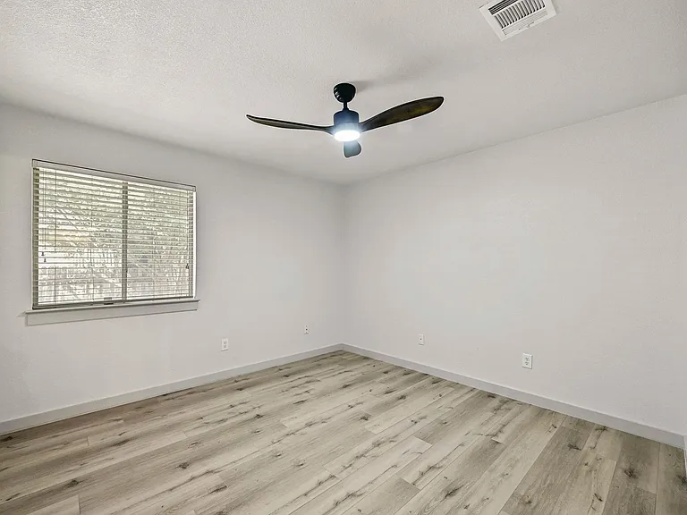 919 Flanagan Dr — Photo 18