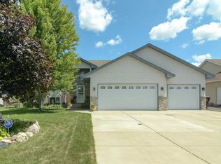 1112 Bison Xing, Buffalo, MN 55313